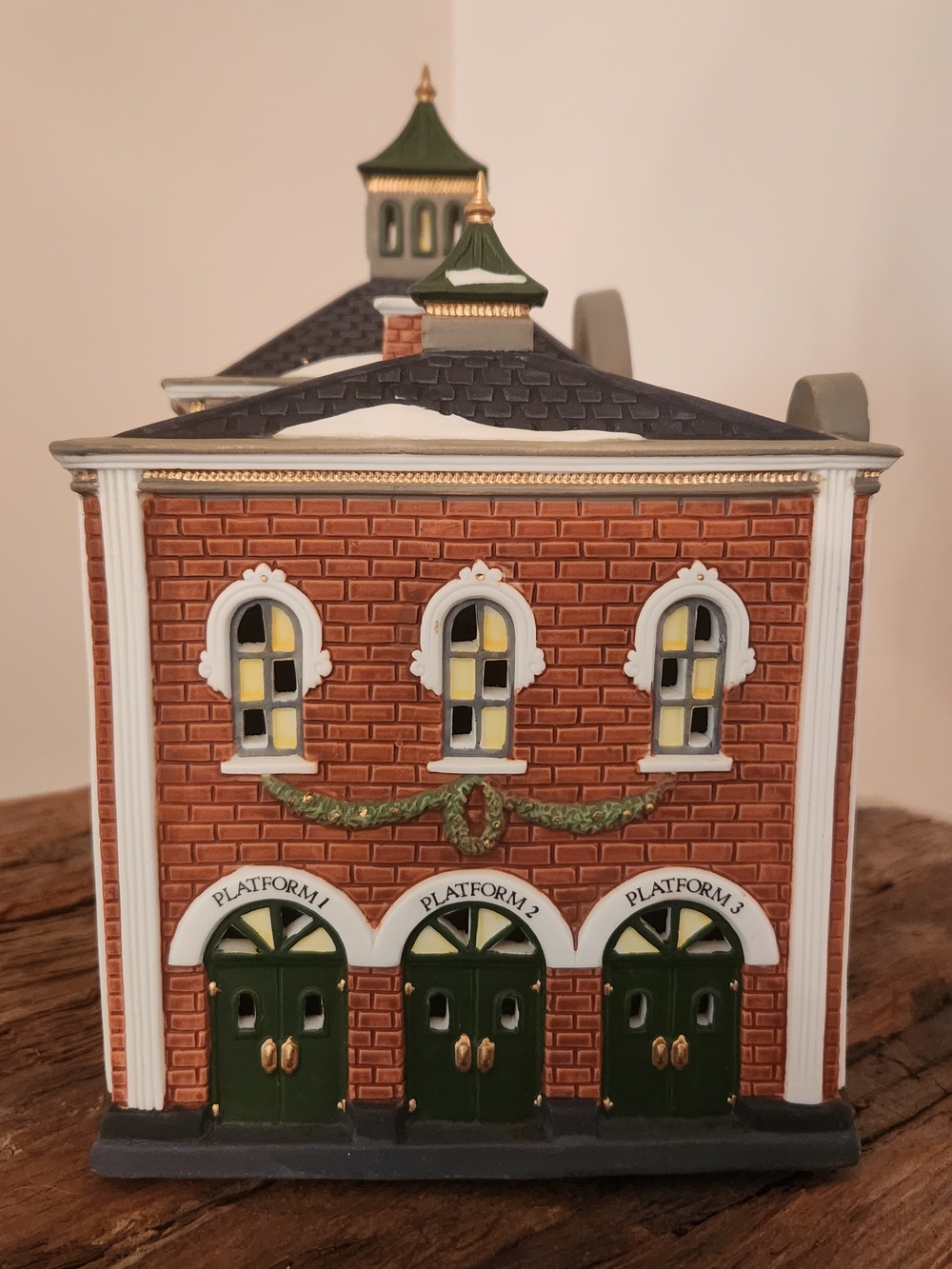 MINT Grand Central Railway Station - Dept 56 - Christmas In The City - Picture 10 of 15